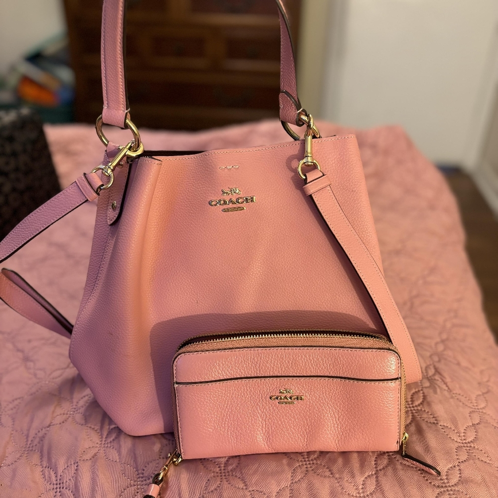 Coach purse and wallet